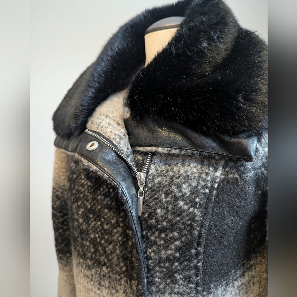 Black Grey Plaid Wool Coat Faux Fur Collar Long Jacket Warm Goth Cozy - Picture 7 of 13